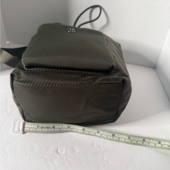 Lululemon Olive Green Crossbody bucket Bag - Picture 4 of 10